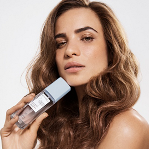 KS_MB2023_Brand_Keyvisual_Specialists_Akyria_MultiBenefitOil_02_IE_ECOM