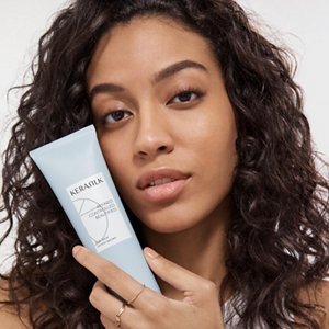 KS_MB2023_Brand_Keyvisual_Specialists_Maya_CurlBalm_IE_ECOM