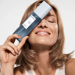 KS_MB2023_Brand_Keyvisual_Specialists_Vanessa_VolumizingSpray_02_IE_ECOM
