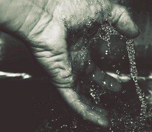 2.6_KMS-HAIR_Co-Washing-Hand-Water