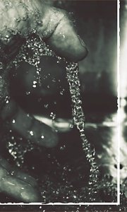 2.5_KMS-HAIR_header_Co-washing_hand_water_mobile