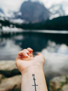 KMS-HAIR_style_magazine_tiny-tattoo_inspiration