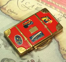 Red Suitcaseのリンク
