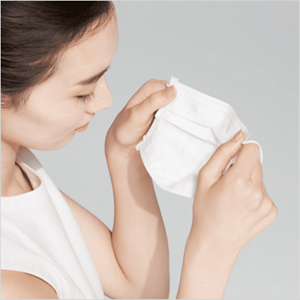 Friction resistant and does not rub off onto masks