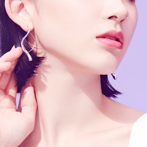 打造勻和自然印象的輕底妝UV01