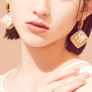 打造勻和自然印象的輕底妝UV03