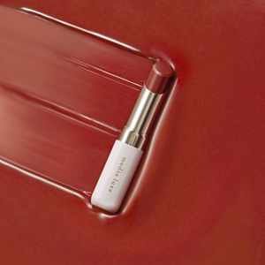 高発色なのになじむ赤。​美肌魅せツヤリップ​