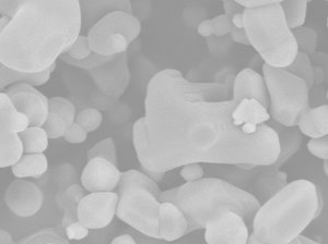 くすみ・色ムラ・しみのある部分にも血色感と明るさを与える着色剤の粉体イメージ画像