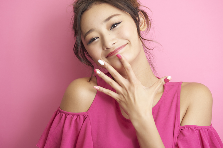 Kateを使った簡単セルフネイル デートや女子会向けネイルアート 美ビッドスマイル カネボウ化粧品
