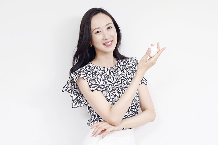 美しい所作レッスン１ 手の仕草をエレガントに 美ビッドスマイル カネボウ化粧品