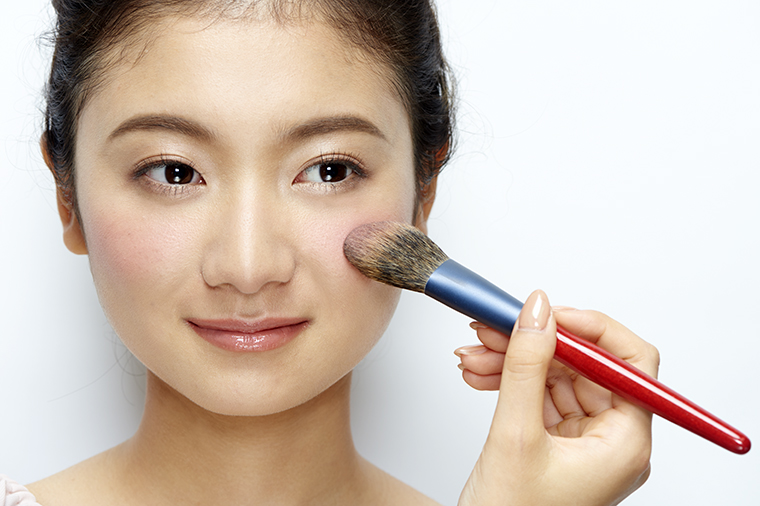 美人メイク術 イメージ別チーク ハイライトの入れ方 美ビッドスマイル カネボウ化粧品