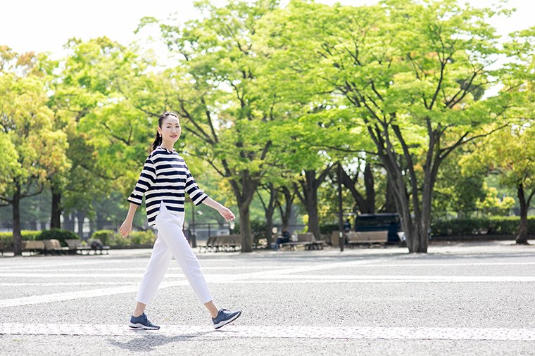 動画あり 歩くだけでダイエット効果 美脚ウォーキングの基本 美ビッドスマイル カネボウ化粧品