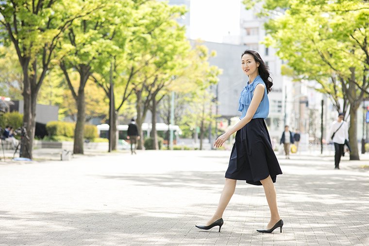 動画あり 美脚効果も パンプスを履いたときのエレガントなウォーキング 美ビッドスマイル カネボウ化粧品