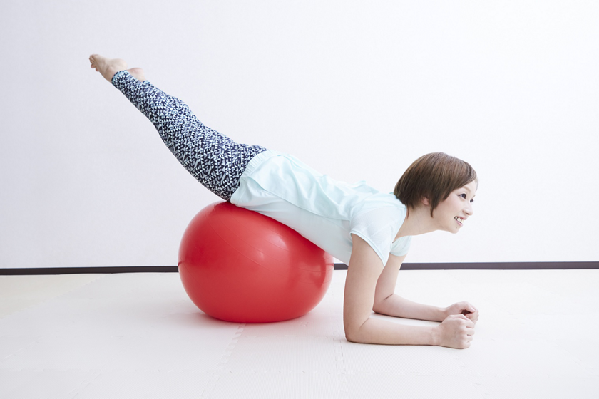 バランスボールで美ボディ ダイエット１ 入門編 体幹トレーニング 有酸素運動 美ビッドスマイル カネボウ化粧品