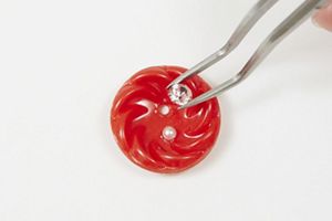 ボタンを使った簡単手作り和装アクセサリー 帯留めの作り方 |美ビッド