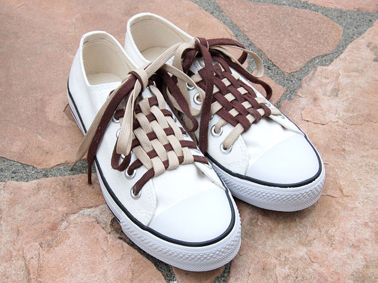 カワイイ靴紐の結び方で足元からアピール 美ビッドスマイル カネボウ化粧品