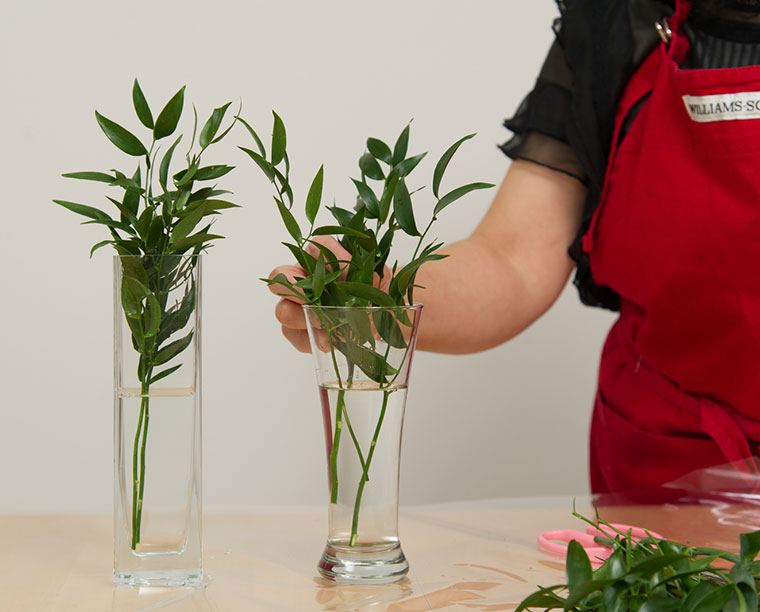 生花レッスン１ 贈られた花束の飾り方 美ビッドスマイル カネボウ化粧品