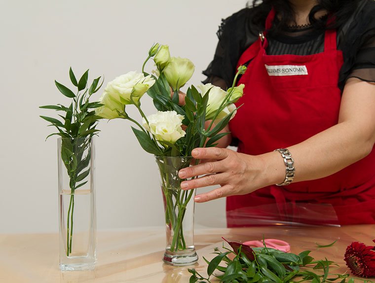 生花レッスン１ 贈られた花束の飾り方 美ビッドスマイル カネボウ化粧品