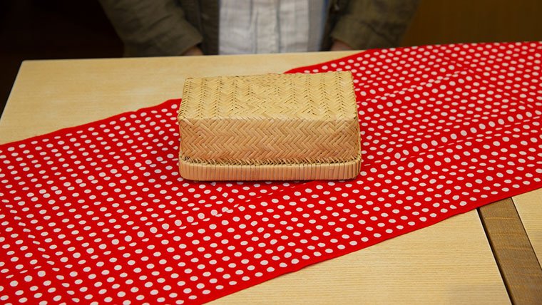 専門店かまわぬが伝授する 手ぬぐい の使い方や洗い方 美ビッドスマイル カネボウ化粧品 専門店かまわぬが伝授する 手ぬぐい の使い方や洗い方 美ビッドスマイル カネボウ化粧品