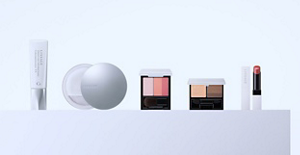 メイクアップ動画を見る