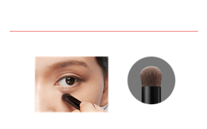 目もと、口もと、顔の気になる部分やカバーしたい部分にピタッとフィット ポンポンと置くようになじませるだけで筋ムラのないきれいな仕上がりに 使用シーン 濃密極細毛の真円形状