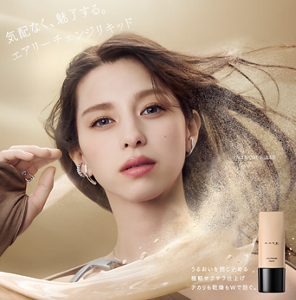 気配なく、魅了する。エアリーチェンジリキッド NO MORE RULES. うるおいを閉じ込める極軽サラサラ仕上げ テカリも乾燥もWで防ぐ。