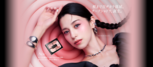 頬まで目ヂカラ領域。チークシャドウ、誕生。バウンシーチークシャドウ  New  むにふわ質感で、頬まで広がる血色感。 あどけないのに、目ヂカラ際立つ。