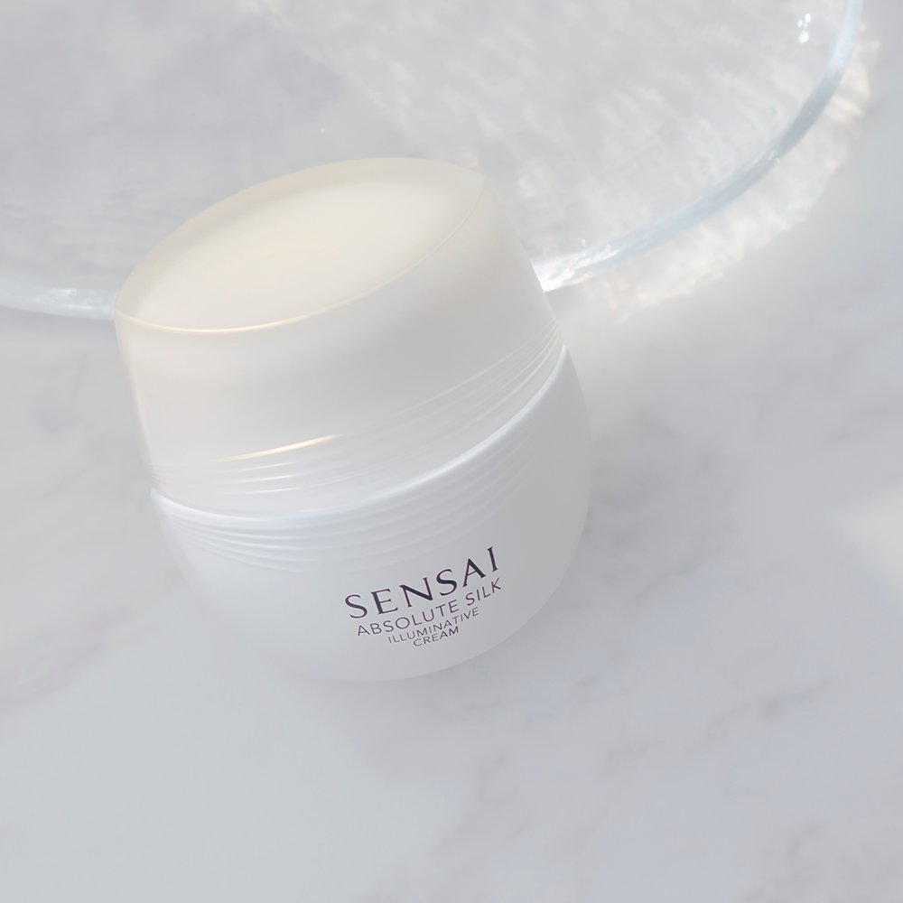 Illuminative Cream | SKIN CARE | Moisturisers | SENSAI