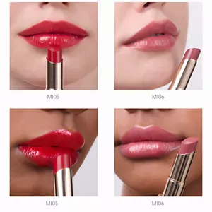 Fyra närbilder som visar appliceringen av MOISTURE INTENSE LIPSTICK i nyanserna MI05 och MI06