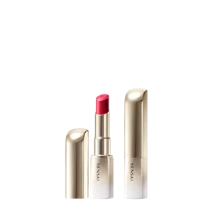 Pomadki MOISTURE INTENSE LIPSTICK w złotych opakowaniach; jedno otwarte, ukazujące czerwoną pomadkę, a drugie zamknięte obok