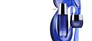 Cellular Performance Extra Intensive Lotion und Creme mit fließendem blauem Bandhintergrund