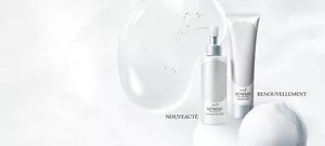 Flacon-pompe de gel nettoyant « Silky Purifying » et tube de savon crémeux sur fond blanc