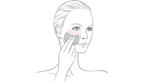 Illustration du modèle utilisant l'APPLICATEUR pour faire adhérer le voile sur la peau.