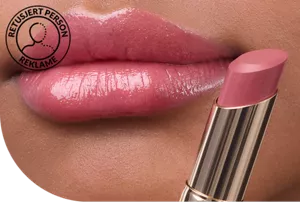 Nærbilde av lepper med Moisture Intense Lipstick i nyansen MI06 Grace Rose
