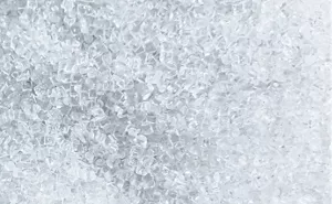 透明のプラスチックペレットのイメージ。