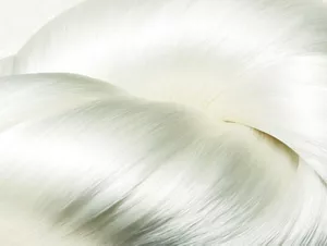 内側から輝くような美しい絹糸のイメージ写真