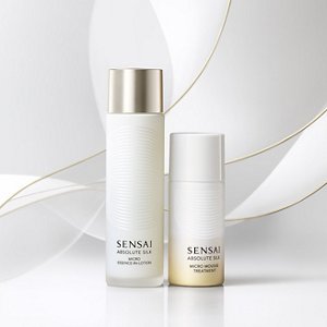 トライアルキットの内容イメージ。センサイ　ＡＳ　マイクロ　ムース　トリートメント　N（ミニボトル）とセンサイ　ＡＳ　マイクロ　エッセンスインローション（ミニボトル）が寄り添っている。