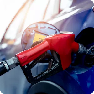 Vehicle refueling linked to bioethanol production from lignocellulosic biomass