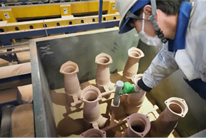 Work scenery of setting EG runner into mold