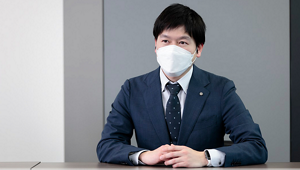 インタビューに回答する大西さんの写真