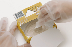 The image of mixing the product using packaging.