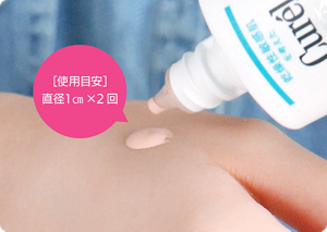 ① メイクやほこり・汚れが付着した肌を　② 乳液成分100％の剤で、やさしくふきとるだけで　③ メイクを落として、肌の奥（角層）まで保湿。