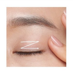 アイシャドウベース塗り方