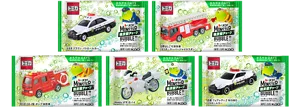 「バブ モンスターバブル かろやかDAYS トミカコラボデザイン」の個包装の画像（トヨタ クラウン パトロールカー／日野はしご付消防車／モリタ CD-I型 ポンプ消防車／Honda VFR 白バイ／日産 フェアレディZ NISMO パトロールカー）