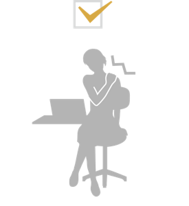 デスクワークで肩のこりが気になっている人物のイラストイメージ