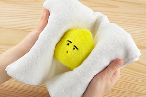 タオルに包まれているエマールちゃん