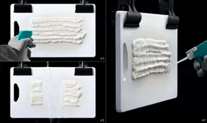 垂直に立てられたまな板に、キッチン泡ハイターを使用している写真。垂直面でも泡がぴったりと密着し垂れていない様子と、水で洗い流した箇所はきれいに汚れが落ちている様子。