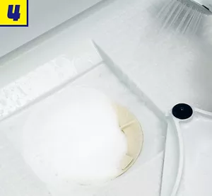 4. お風呂の排水口が強力カビハイター排水口そうじこれだけによって洗浄された様子。