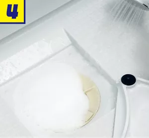 4. お風呂の排水口が強力カビハイター排水口そうじこれだけによって洗浄された様子。