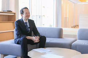 夜時間重視「帰宅後すぐの即フロで充実ライフ」について解説している早坂信哉さんの写真